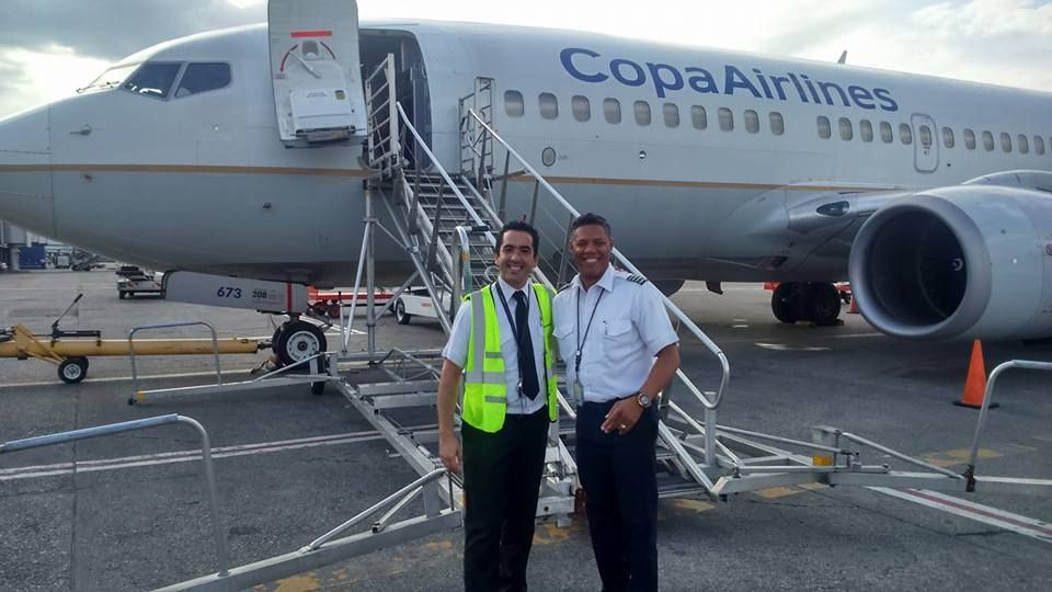Javier Caro junto al piloto Pascual Reynoso