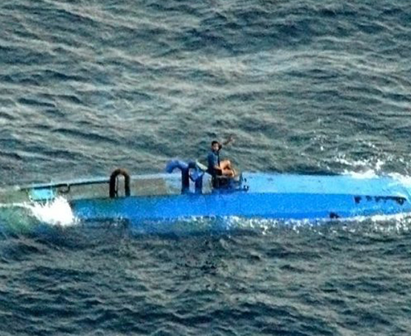 Interceptan submarino en Peru00fa con dos toneladas de droga