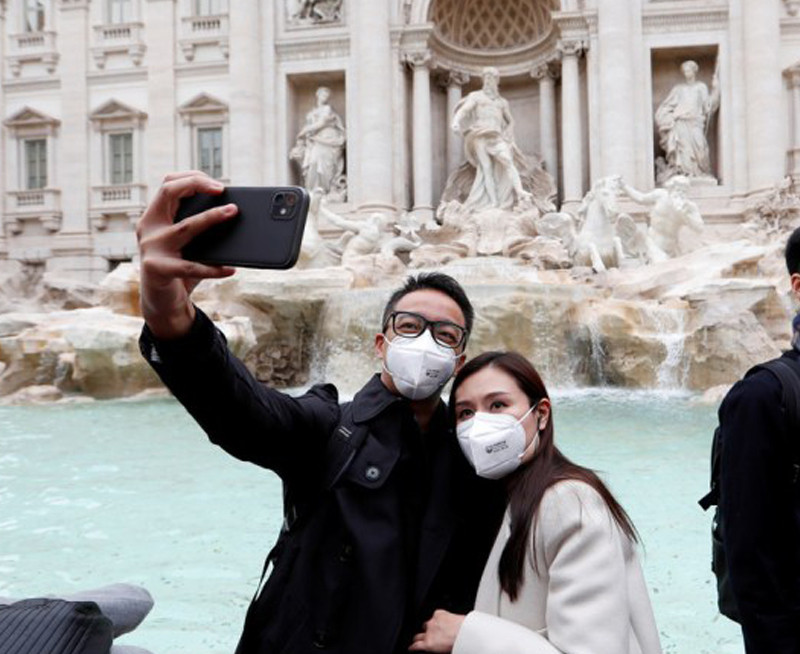 Turistas se realizan selfis
