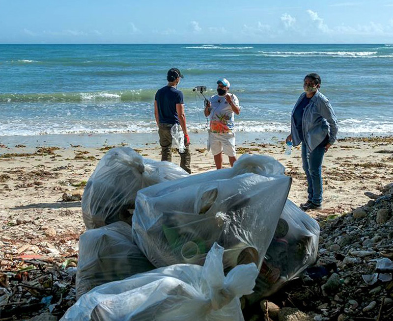 Limpian playas PP arropadas por basura y plu00e1stico. m