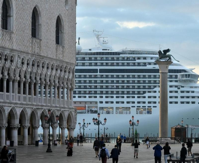 Italia prohíbe que los cruceros atraquen en el centro histórico de Venecia