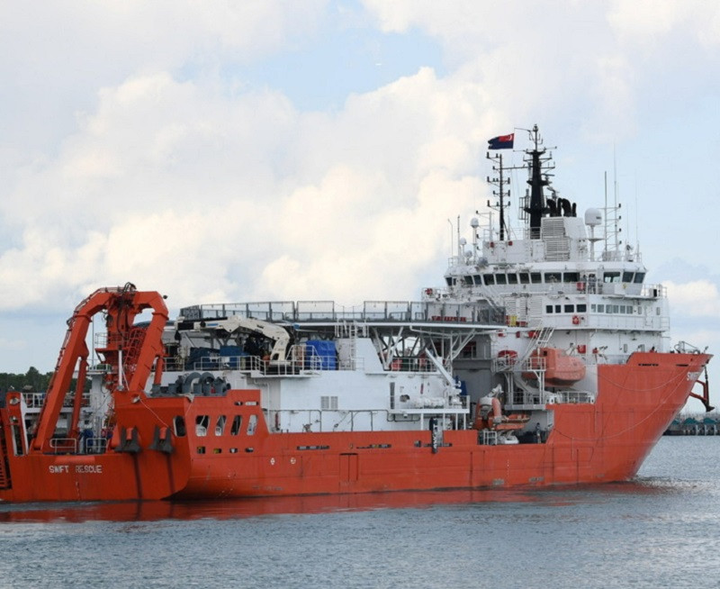 El MV Swift Rescue de la Armada de Singapur durante los esfuerzos de rescate del submarino indonesio desaparecido