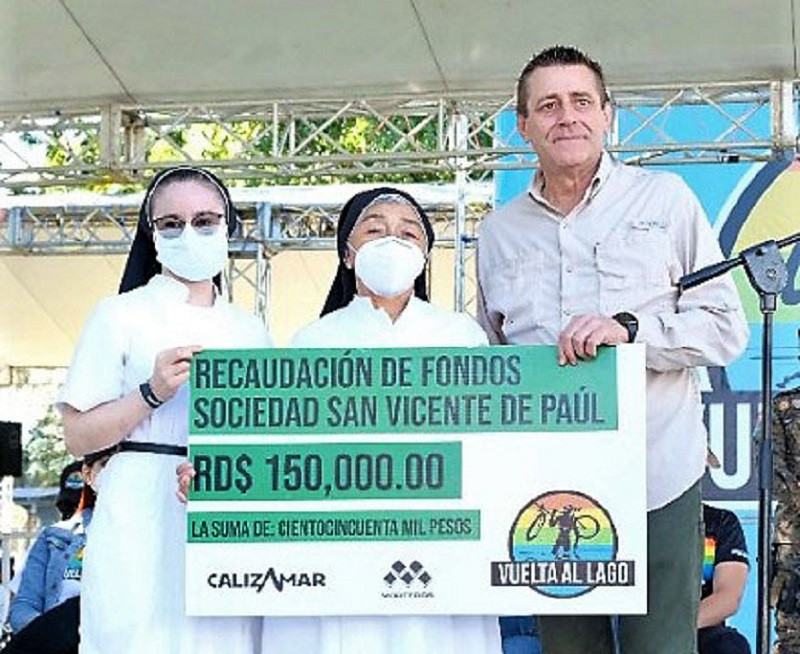 Entrega de la donación Calizamar a Sociedad San Vicente de Paúl