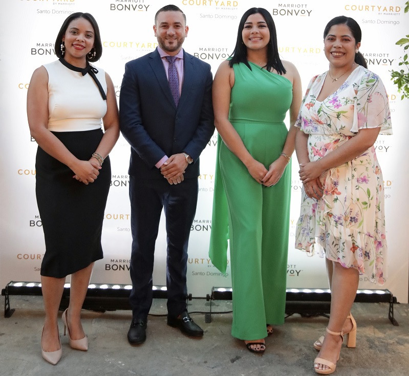 Greysi Román, Rafael Agramonte, Natanyi Cabrera y Gabriela Salazar