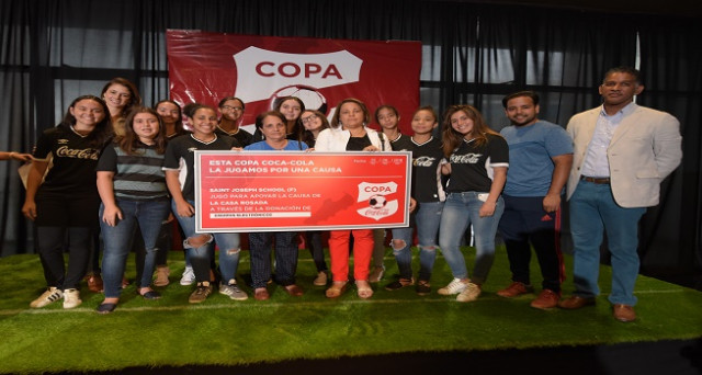 Colegio Saint J. Entrega donación a una de las Fundaciones