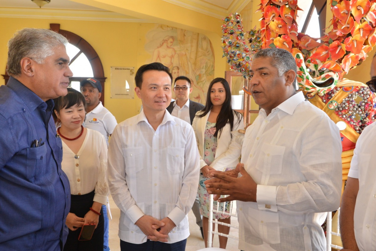 Embajador Chino