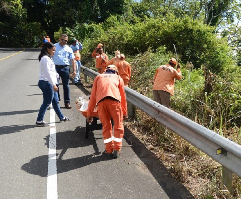 u200bMOPC inicia trabajos de acondicionamiento carretera Casabito Constanza