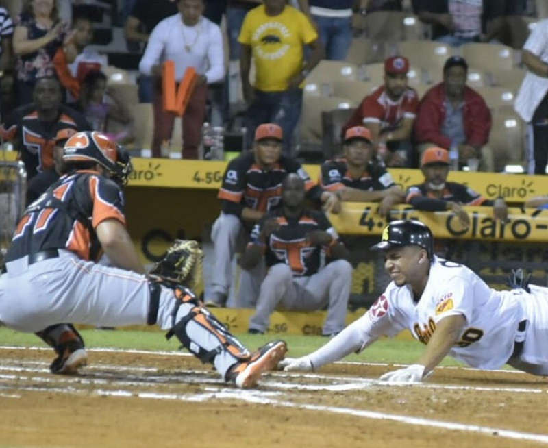Aguilas