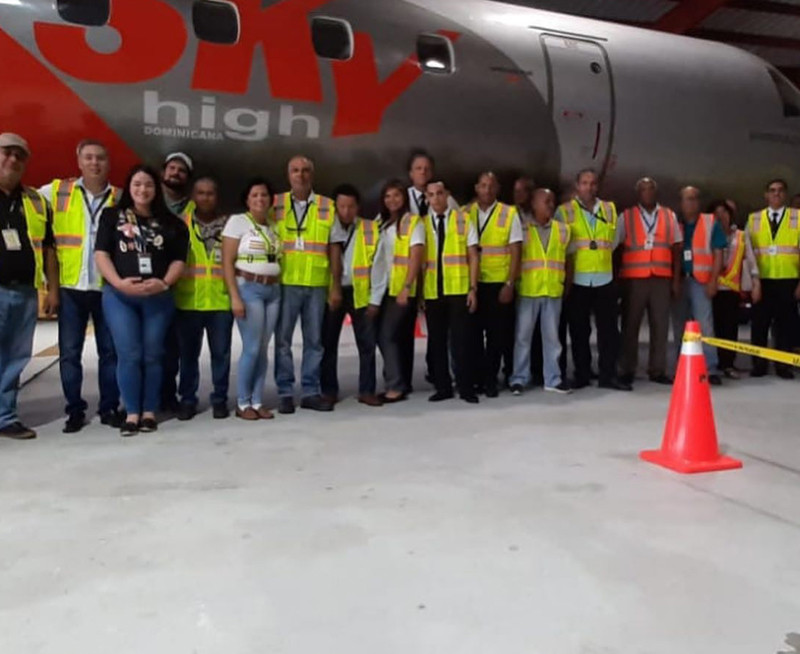Chamizo con empleados