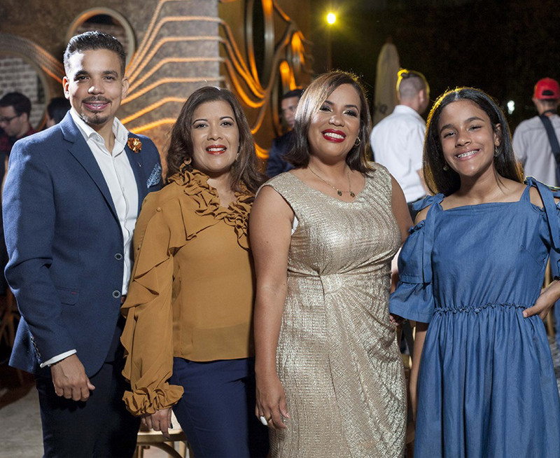 Juan Manuel Peu00f1a, Yaniris de Peu00f1a, Ruth Payano y Karla Nicole Bu00e1ez