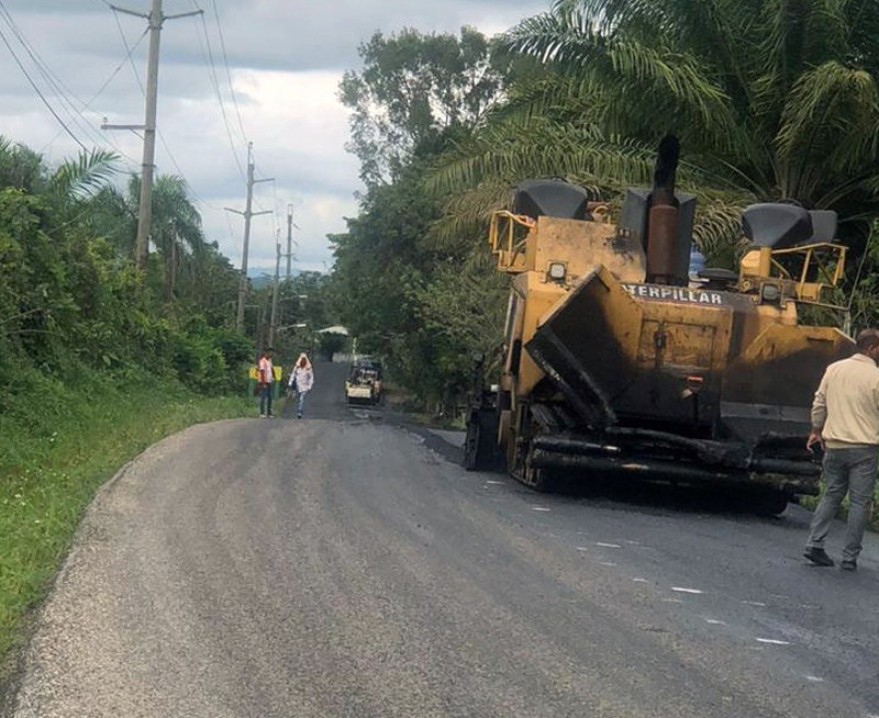 Asfaltado en carretera de Hato Mayor