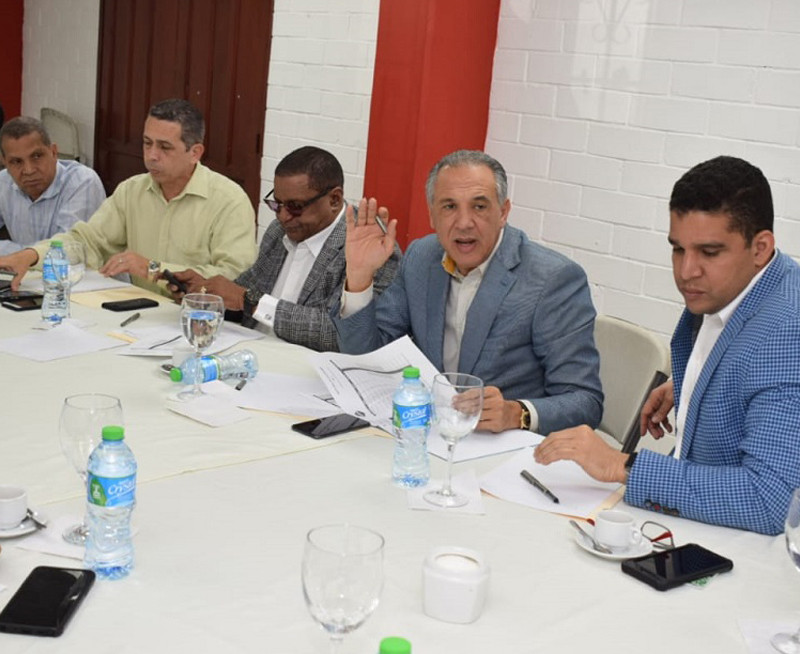 Ministro Peralta e integrantes del CO