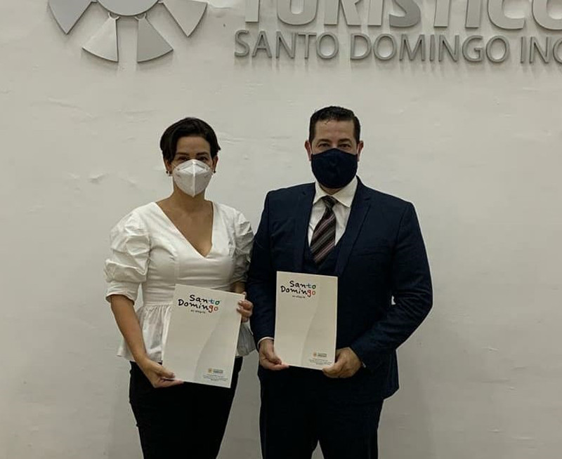 Mu00f3nika Infante, presidenta Clu00faster Santo Domingo y Amado Alejandro Bu00e1ez, presidente Clu00faster de Salud 