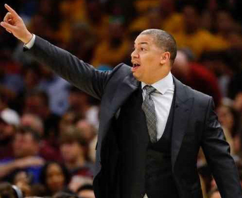 Lue nuevo entrenador de los Clippers