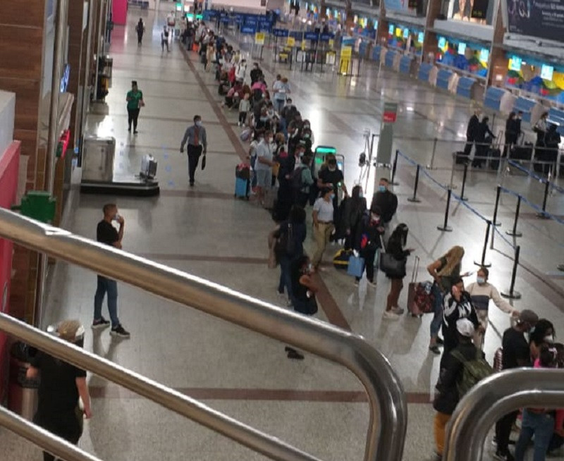 Pasajeros en Aeropuerto de las americas