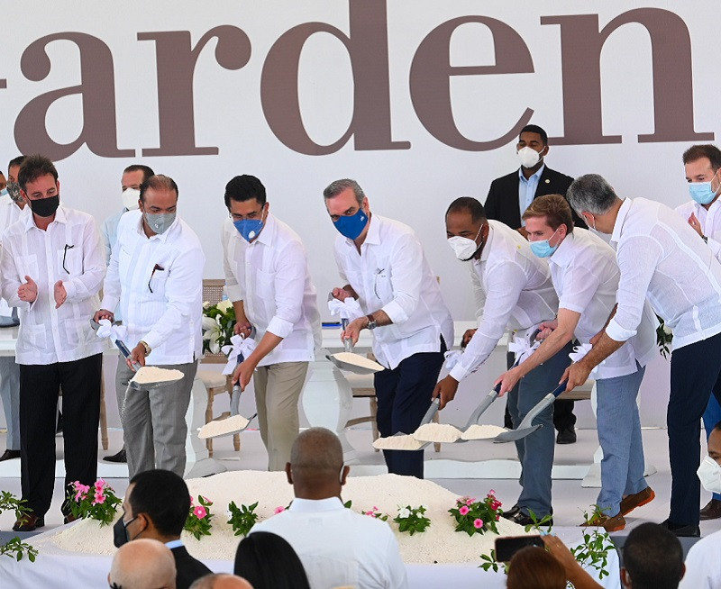 Primer palazo a la construcciu00f3n del hotel Hilton Garden Inn La Romana