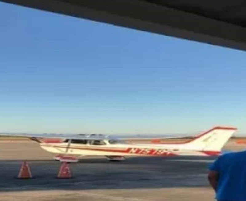 Avion retenido