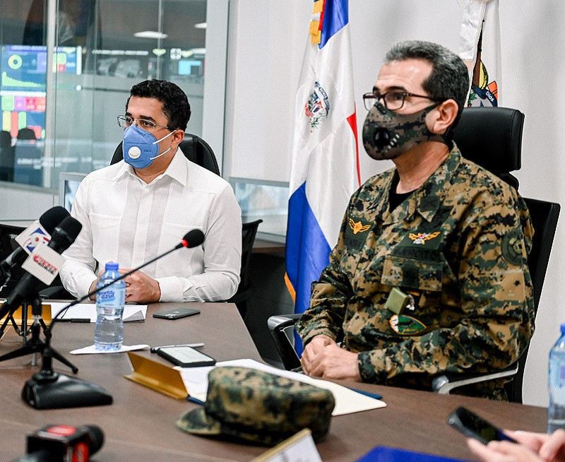 David Collado, ministro de Turismo, y el ministro de Defensa, Carlos Luciano Du00edaz Morfa.