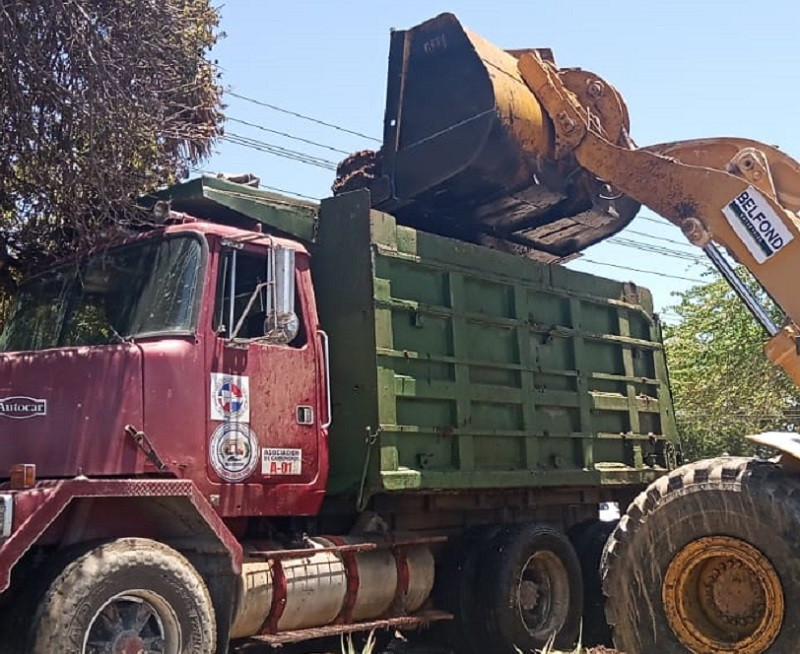 Camion y pala