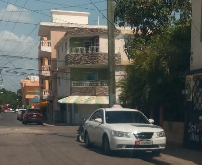 Vehiculo mal estacionado