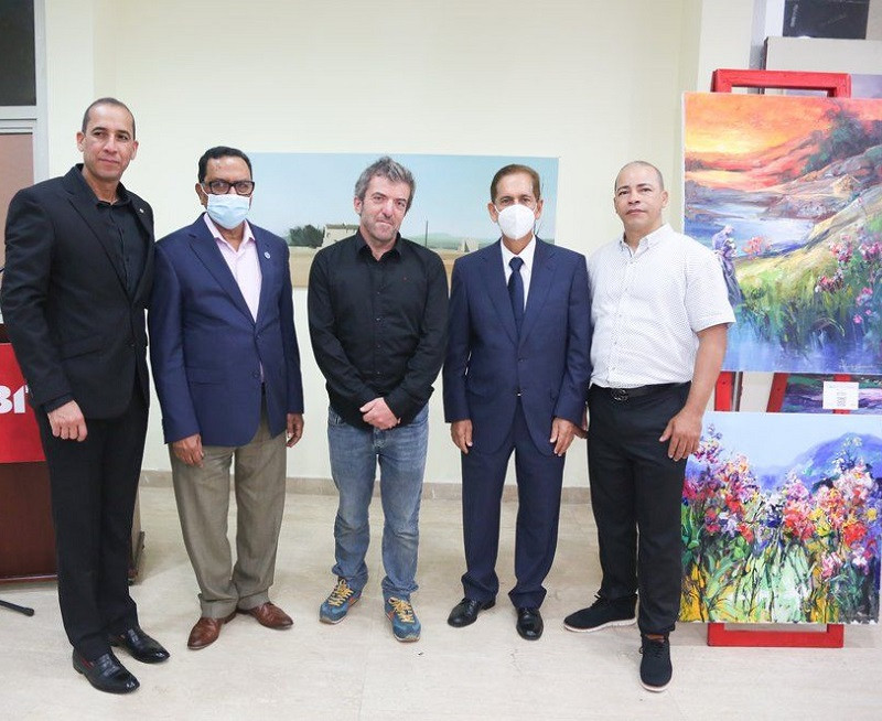 Exposiciu00f3n de arte privada u201cLatitud Tru00f3picou201d