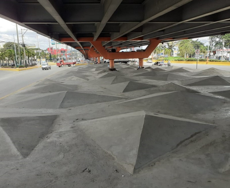 Limpieza debajo de elevado