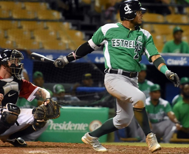 Gustavo Nu00fau00f1ez termina swing a la zurda