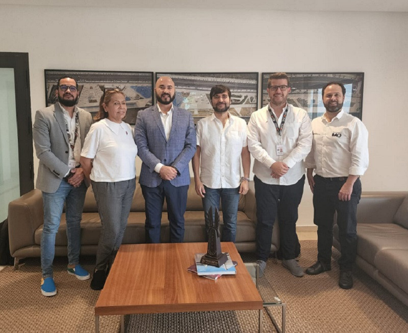 Ernesto Martu00ednez , Gloria Reyes, Carlos Jimu00e9nez, Alcalde Jaime Pumarejo, Felipe Gutiu00e9rrez y Ricardo Plata