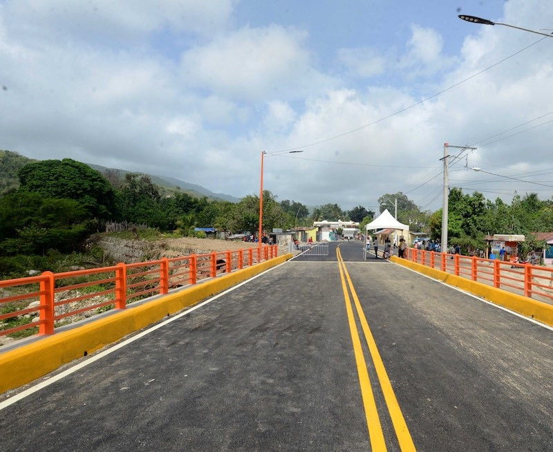 Carretera en los Fru00edos de Azua