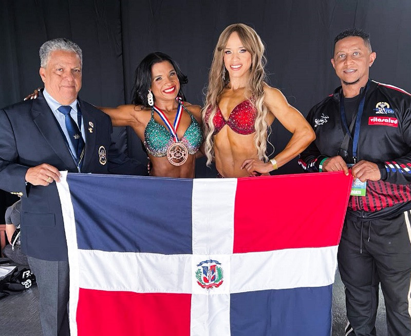 Delegaciu00f3n dominicana FDFF en Espau00f1a 4 11 22 