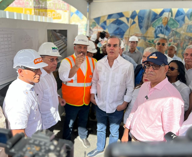 PTE ABINADER Y MINISTRO ASCENCION OBSERVAN TRABAJOS EN LAS CARRERAS 