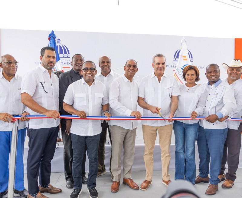 Con el corte de cinita, el presidente Abinader deju00f3 inaugurada la carretera 