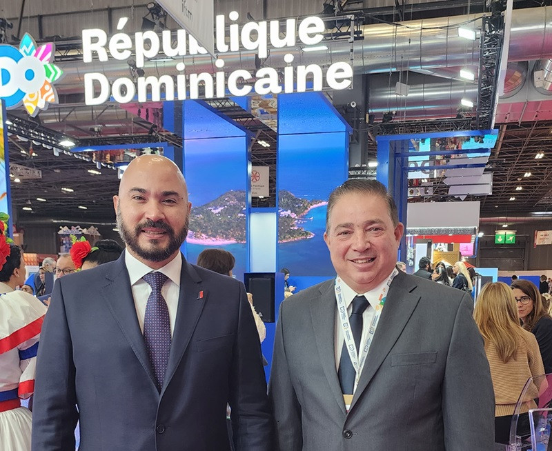 Carlos Jiménez, vicepresidente ejecutivo de Air Century y Hector Porcella, presiden