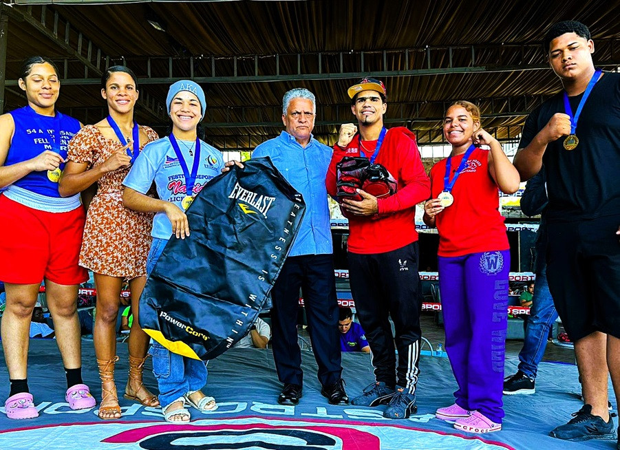 1 Entrega de medallas y utilería de boxeo
