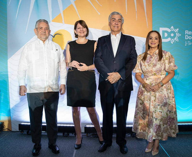 Roberto Henriquez, Zarina Montalvo, Juan Bancalari y Aguie Lendor