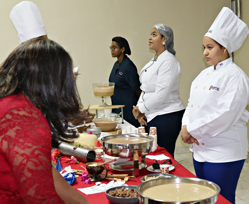 UCSD resalta valor cultural de gastronomía dominicana en festival concursantes