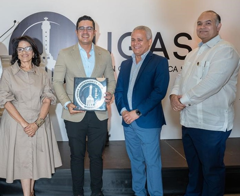 Cristina Toribio, Willy Nelson Rodríguez Torres, Luis Rodríguez y Darío Núñez.