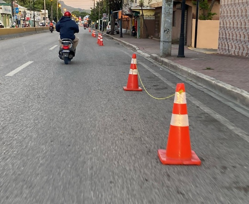 Prohíbe parqueo en avenida de Puerto Plata