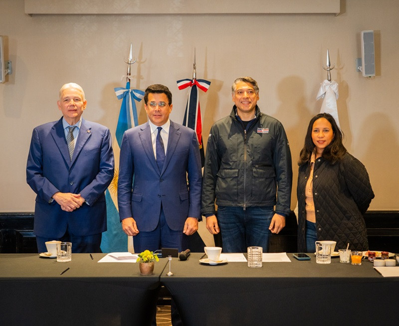 Jorge Mateo, David Collado, Victor Pichardo y Jacqueline Mora