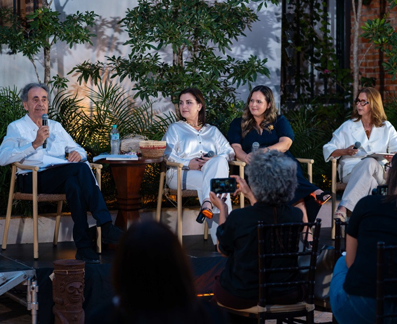 Desde la izquierda, los señores José de Ferrari, Dochy Santos, Michelle Urtecho y Carmen Rita Cordero.