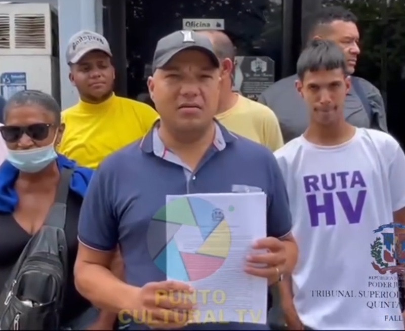 El secretario general, José Guava, junto a choferes de la HV