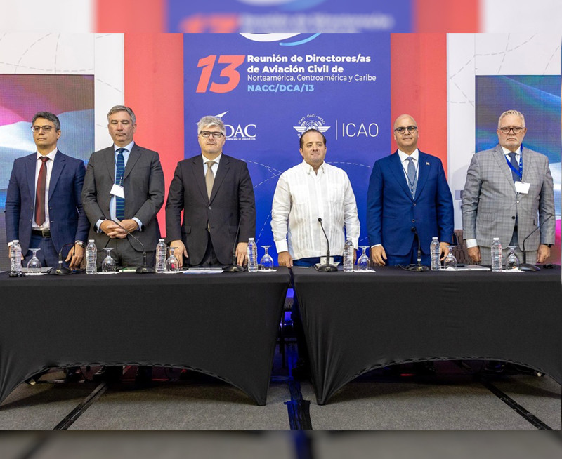 Al centro, los anfitriones por Repu00fablica Dominicana, Josu00e9 Ignacio Paliza, ministro de la Presidencia e Igor Rodru00edguez Duru00e1n, director general del IDAC; desde el extremo izquierdo, Fabio Rabbani, director regional