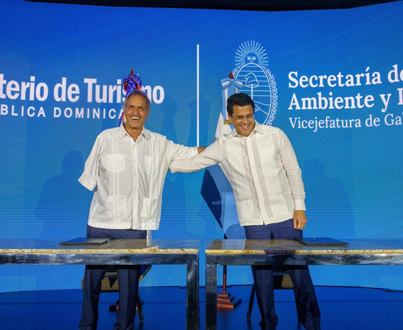 David Collado, ministro de Turismo de la Repu00fablica Dominicana, junto a Daniel Scioli, secretario de Turismo, Ambiente y Deportes de la Repu00fablica Argentina